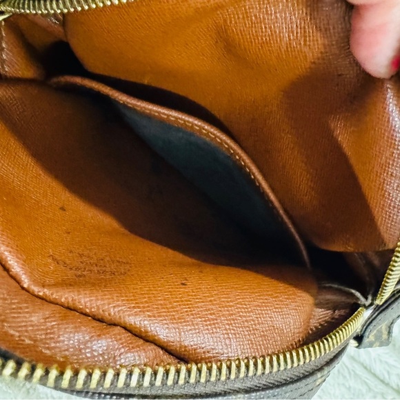 Louis Vuitton Monogram Danube Crossbody Bag - Picture 4 of 12